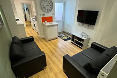 4 bed house, Leek Road, Shelton, Stoke, ST42BP - Image 1