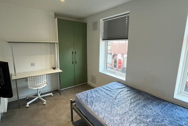 5 bed house, Thornton Road, Shelton, Stoke, ST42BD - Image 1