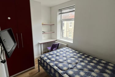 2 bed house, Conway Street, Shelton, Stoke, ST42BL - Image 5