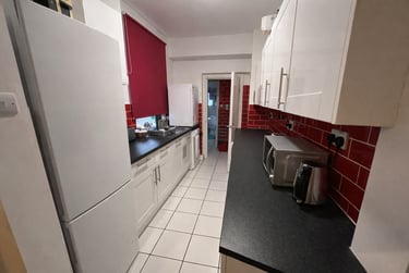 4 bed house, Boughey Road, Shelton, Stoke, ST42BN - Image 3