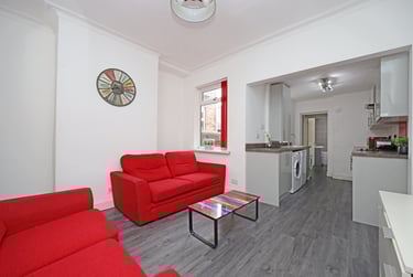 4 bed house, Boughey Road, Shelton, Stoke, ST42BN - Image 5