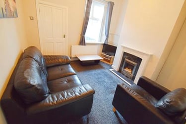 3 bed house, Thornton Road, Shelton, Stoke, ST42BD - Image 5
