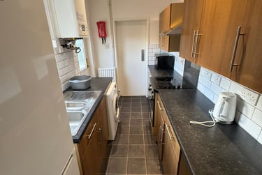 3 bed house, Thornton Road, Shelton, Stoke, ST42BD - Image 11