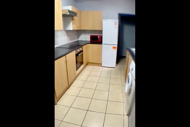 5 bed house, Crowther Street, Shelton, Stoke, ST42ER - Image 3