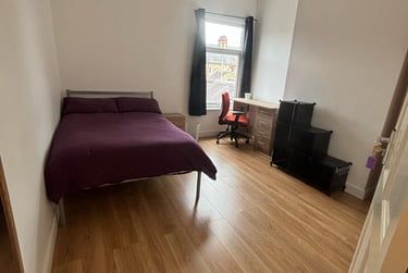 3 bed house, Thornton Road, Shelton, Stoke, ST42BD - Image 5