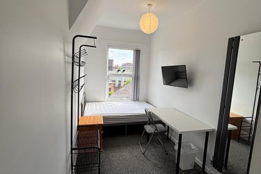 4 bed house, Ashford Street, Shelton, Stoke, ST42EN - Image 2