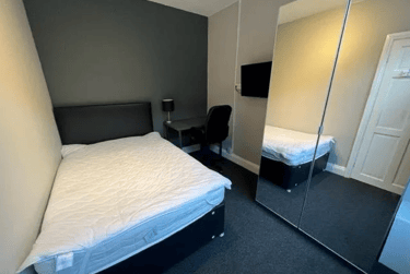 4 bed house, Guildford Street, Shelton, Stoke, ST42EP - Image 2