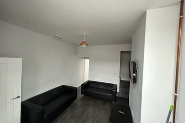 3 bed house, Spencer Road, Shelton, Stoke, ST42BE - Image 5