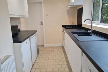 4 bed house, Church Street, Silverdale, Newcastle under Lyme, ST56JH - Image 3