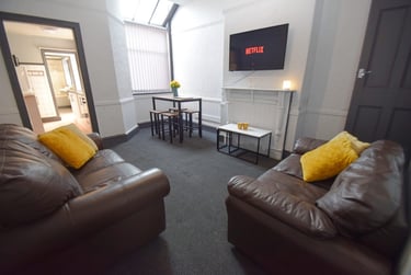 3 bed house, Spencer Road, Shelton, Stoke, ST42BE - Image 2