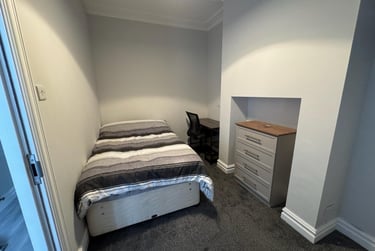 3 bed house, Spencer Road, Shelton, Stoke, ST42BE - Image 5