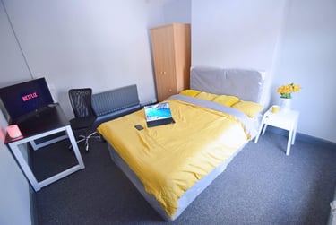 4 bed house, Queen Anne Street, Shelton, Stoke, ST42EQ - Image 1