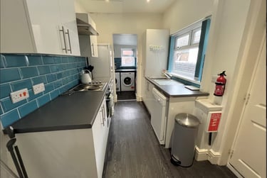 3 bed house, Leek Road, Shelton, Stoke, ST42BP - Image 6