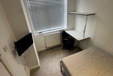 4 bed house, Thornton Road, Shelton, Stoke, ST42BD - Image 4