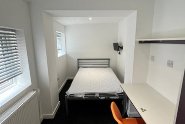 5 bed house, Beresford Street, Shelton, Stoke, ST42EX - Image 2