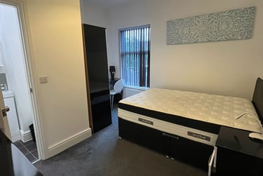 3 bed house, Leek Road, Shelton, Stoke, ST42BW - Image 4