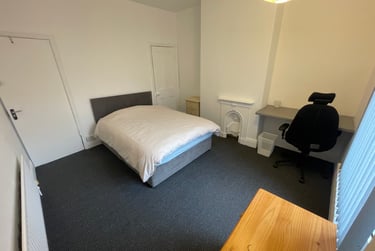 3 bed house, Carlton Road, Shelton, Stoke, ST42BG - Image 4