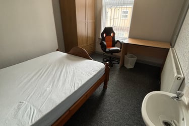 4 bed house, Boughey Road, Shelton, Stoke, ST42BB - Image 6