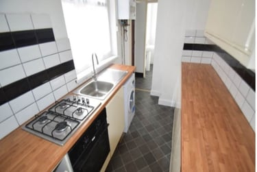 4 bed house, Leek Road, Shelton, Stoke, ST42BP - Image 1