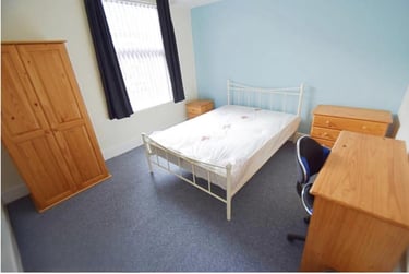 3 bed house, Crowther Street, Shelton, Stoke, ST42ER - Image 3