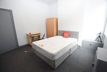 3 bed house, Carlton Road, Shelton, Stoke, ST42BG - Image 1