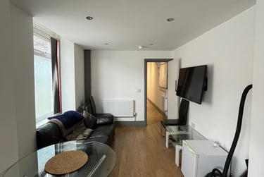 5 bed house, Aynsley Road, Shelton, Stoke, ST42RA - Image 5