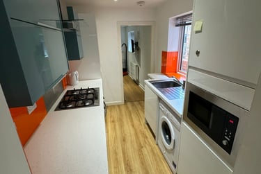 4 bed house, Leek Road, Shelton, Stoke, ST42BP - Image 4