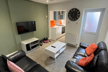 2 bed house, Darnley Street, Shelton, Stoke, ST42BH - Image 4