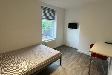 3 bed house, Thornton Road, Shelton, Stoke, ST42BD - Image 5