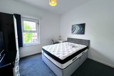 3 bed house, Thornton Road, Shelton, Stoke, ST42BD - Image 3