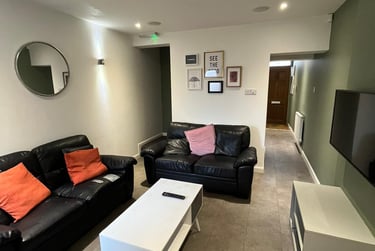 2 bed house, Darnley Street, Shelton, Stoke, ST42BH - Image 2