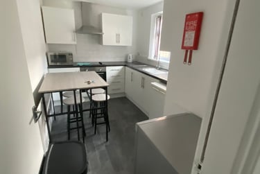 4 bed house, Queen Anne Street, Shelton, Stoke, ST42EQ - Image 4