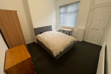 3 bed house, Carlton Road, Shelton, Stoke, ST42BG - Image 1