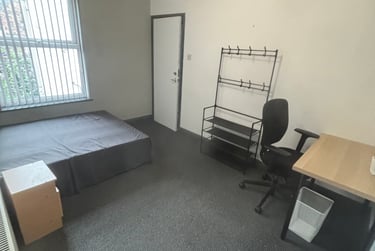 3 bed house, Carlton Road, Shelton, Stoke, ST42BG - Image 9