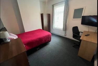 4 bed house, Darnley Street, Shelton, Stoke, ST42BH - Image 1