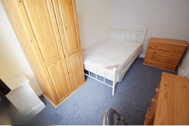 3 bed house, Crowther Street, Shelton, Stoke, ST42ER - Image 4