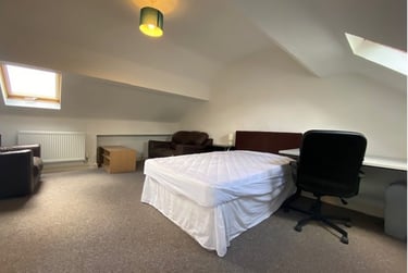 5 bed house, Downey Street, Hanley, Stoke, ST13BY - Image 1