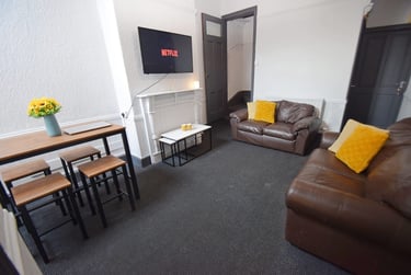 3 bed house, Spencer Road, Shelton, Stoke, ST42BE - Image 5