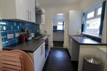 3 bed house, Leek Road, Shelton, Stoke, ST42BP - Image 8