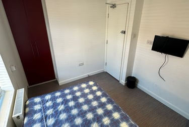 4 bed house, Stubbs Gate, Basford, Newcastle under Lyme, ST51LU - Image 3