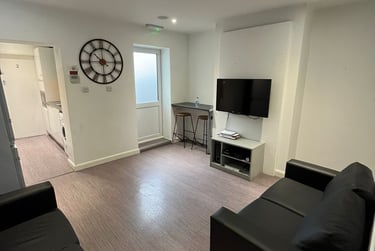 5 bed house, Beresford Street, Shelton, Stoke, ST42EX - Image 1