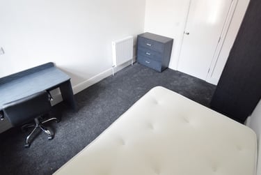 6 bed house, Boughey Road, Shelton, Stoke, ST42BB - Image 11