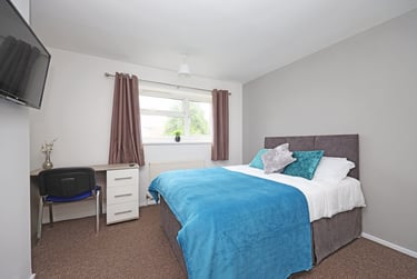 4 bed house, Boughey Road, Shelton, Stoke, ST42BB - Image 2