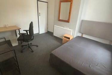 3 bed house, Carlton Road, Shelton, Stoke, ST42BG - Image 2