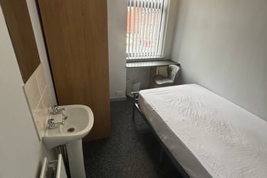 4 bed house, Boughey Road, Shelton, Stoke, ST42BB - Image 11