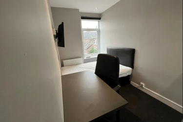 4 bed house, Guildford Street, Shelton, Stoke, ST42EP - Image 7