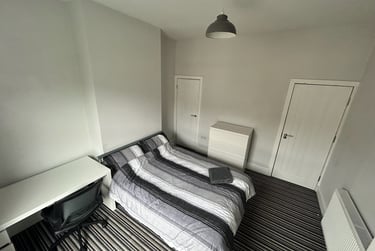 3 bed house, Spencer Road, Shelton, Stoke, ST42BE - Image 7