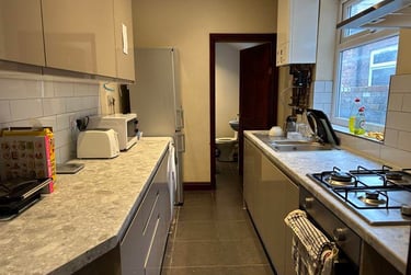 3 bed house, Thornton Road, Shelton, Stoke, ST42BD - Image 3