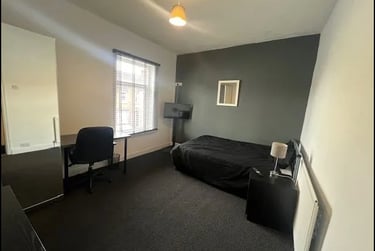 4 bed house, Boughey Road, Shelton, Stoke, ST42BN - Image 2