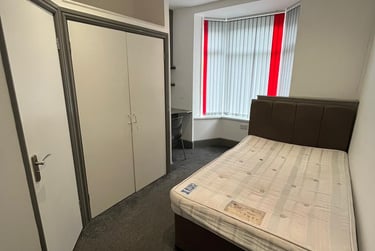 5 bed house, Aynsley Road, Shelton, Stoke, ST42RA - Image 7